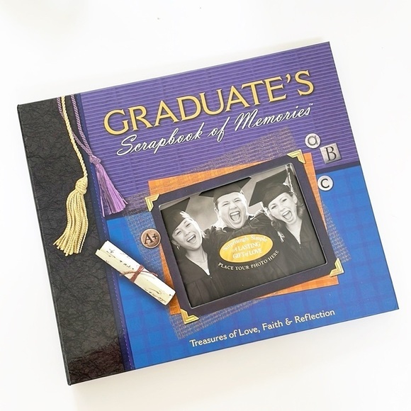 Graduate's Scrapbook of Memories - Picture 1 of 3